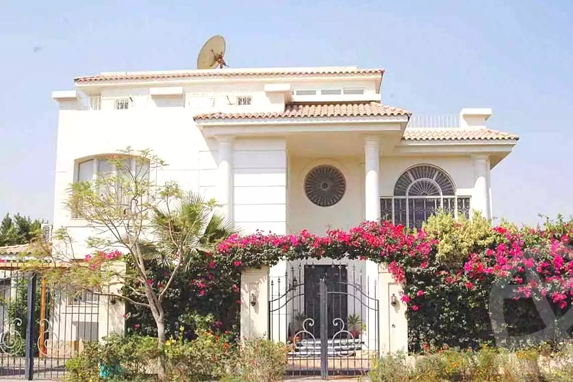 https://aqarmap.com.eg/en/listing/2859827-projects-royal-hills-october