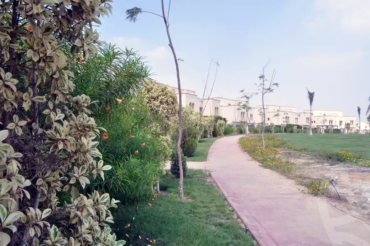 https://aqarmap.com.eg/en/listing/4309048-for-sale-cairo-el-sheikh-zayed-city-compounds-greens
