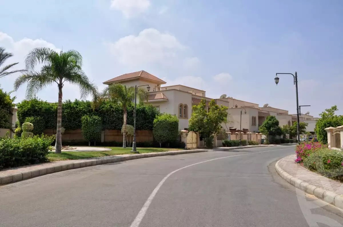 https://aqarmap.com.eg/ar/listing/5111167-for-sale-cairo-el-sheikh-zayed-city-compounds-greens