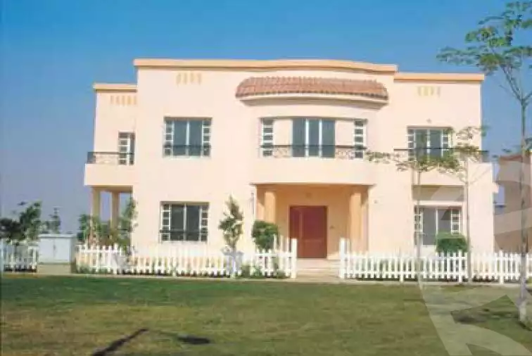https://aqarmap.com.eg/ar/listing/3839292-for-sale-cairo-new-cairo-lrhb-city-phase-1-ahmed-rami-st