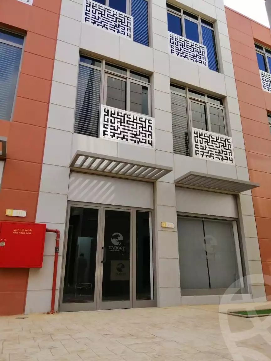 https://aqarmap.com.eg/ar/listing/3686843-for-sale-cairo-el-sheikh-zayed-city-compounds-in-sheikh-zayed-the-courtyard