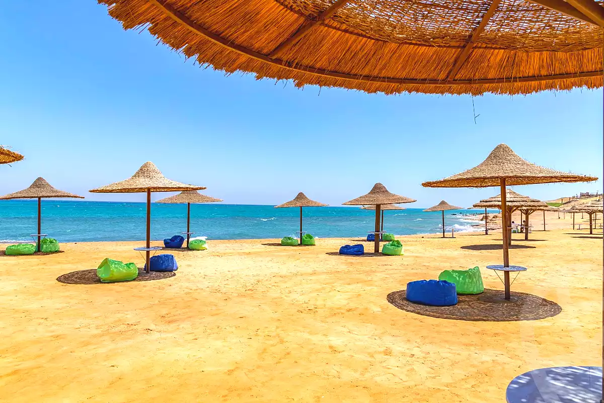https://aqarmap.com.eg/ar/listing/6861696-for-sale-ain-elsokhna-resorts-hyfyn-bytsh-grb-lkhlyj-lltnmy-l-mrny