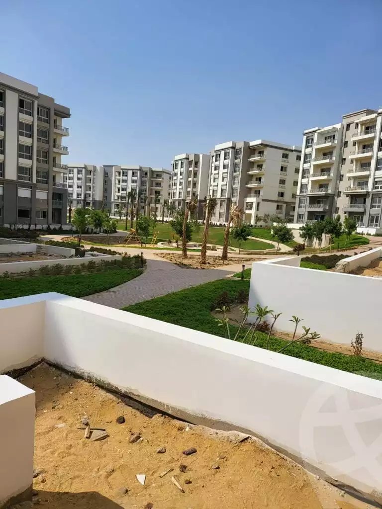 https://aqarmap.com.eg/ar/listing/3618911-for-sale-cairo-new-cairo-compounds-hyde-park