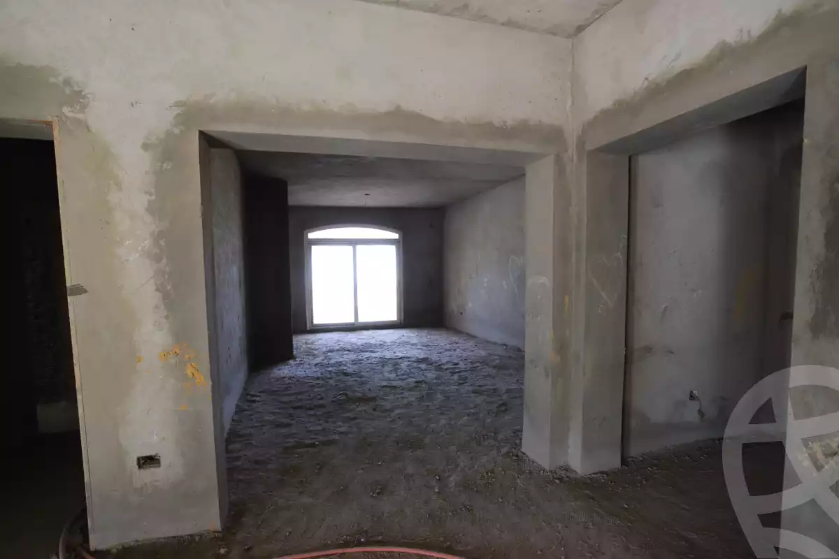 https://aqarmap.com.eg/ar/listing/3633187-for-sale-cairo-el-sheikh-zayed-city-compounds-in-sheikh-zayed-royal-meadows