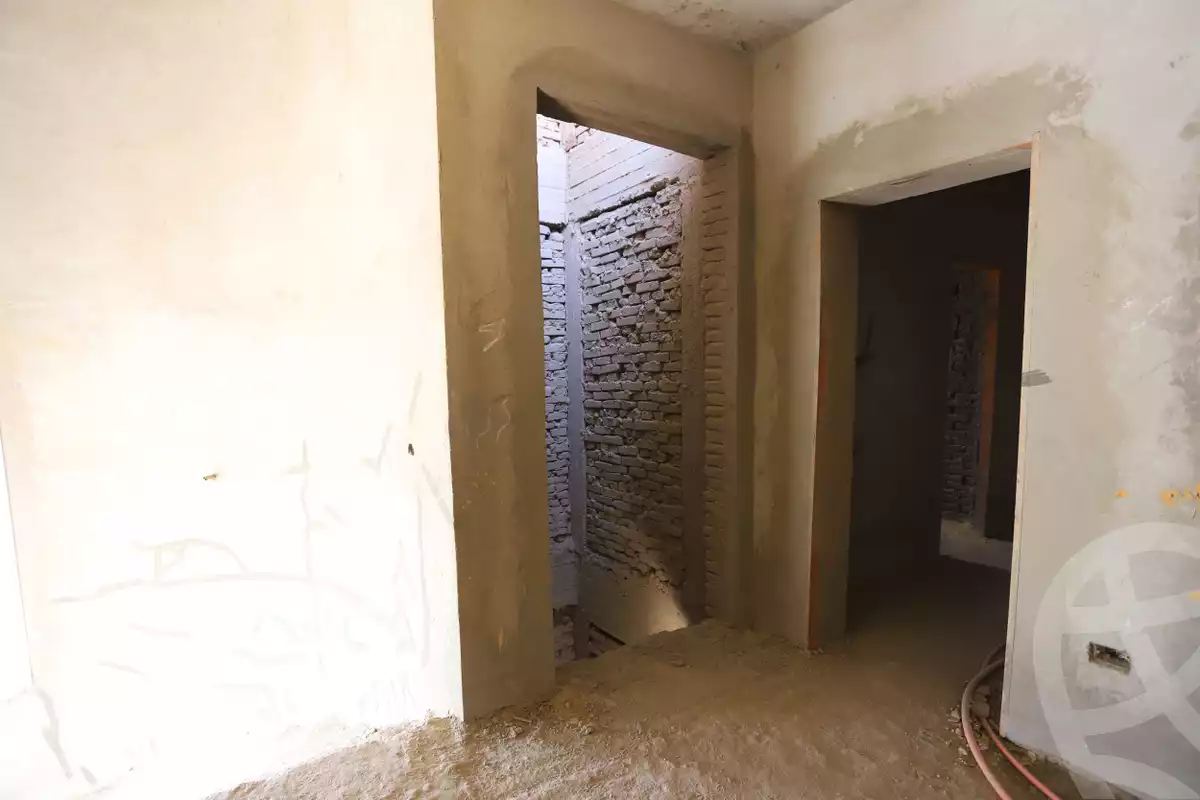 https://aqarmap.com.eg/ar/listing/3633187-for-sale-cairo-el-sheikh-zayed-city-compounds-in-sheikh-zayed-royal-meadows
