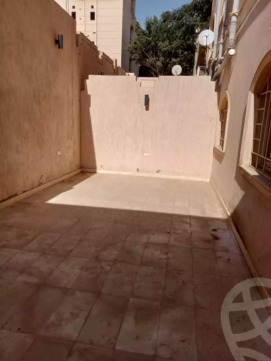 https://aqarmap.com.eg/en/listing/3678697-for-rent-cairo-new-cairo-first-settlement-mhwr-mstfy-kml