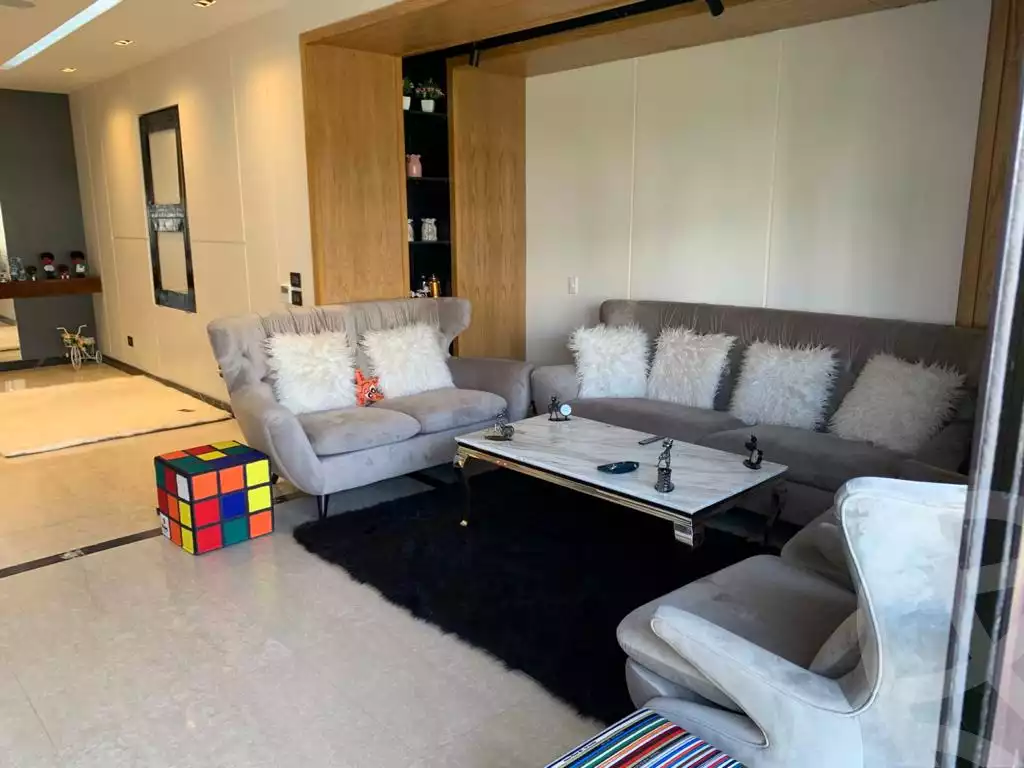 https://aqarmap.com.eg/ar/listing/3680054-for-rent-cairo-el-sheikh-zayed-city-compounds-kmbwnd-wyst-twn-swdyk