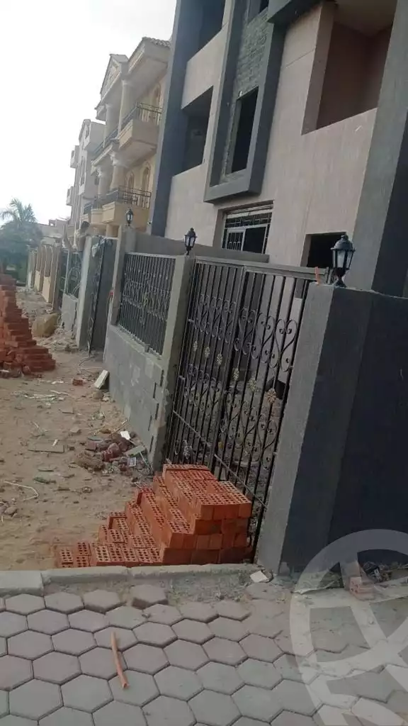 https://aqarmap.com.eg/ar/listing/4193203-for-sale-cairo-el-shorouk-lhy-lthny-shrq-neighborhood-4