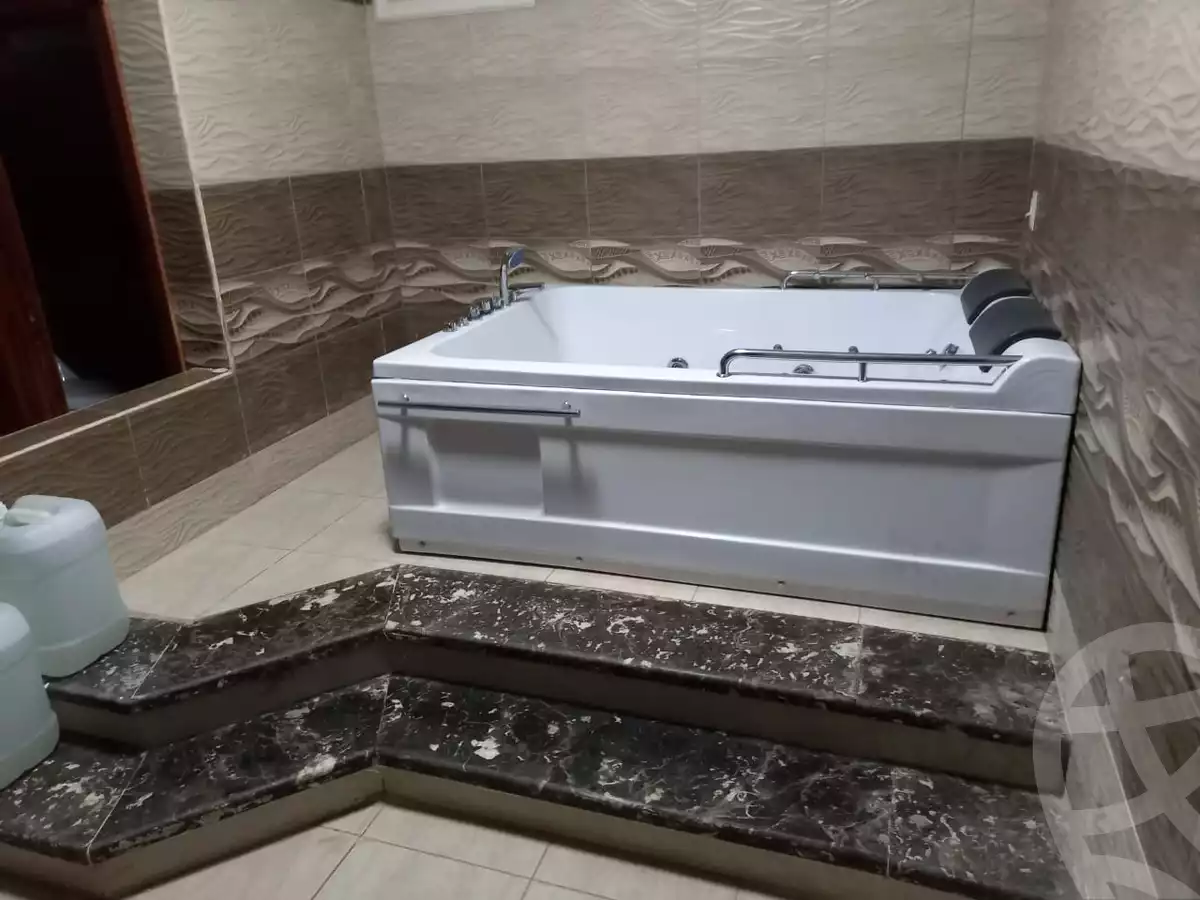 https://aqarmap.com.eg/en/listing/4128581-for-sale-cairo-new-cairo-compounds-moon-valley