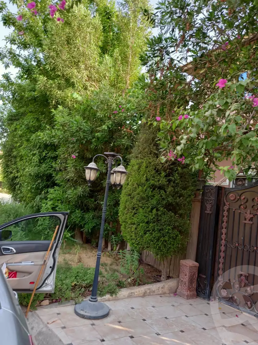 https://aqarmap.com.eg/en/listing/4128581-for-sale-cairo-new-cairo-compounds-moon-valley
