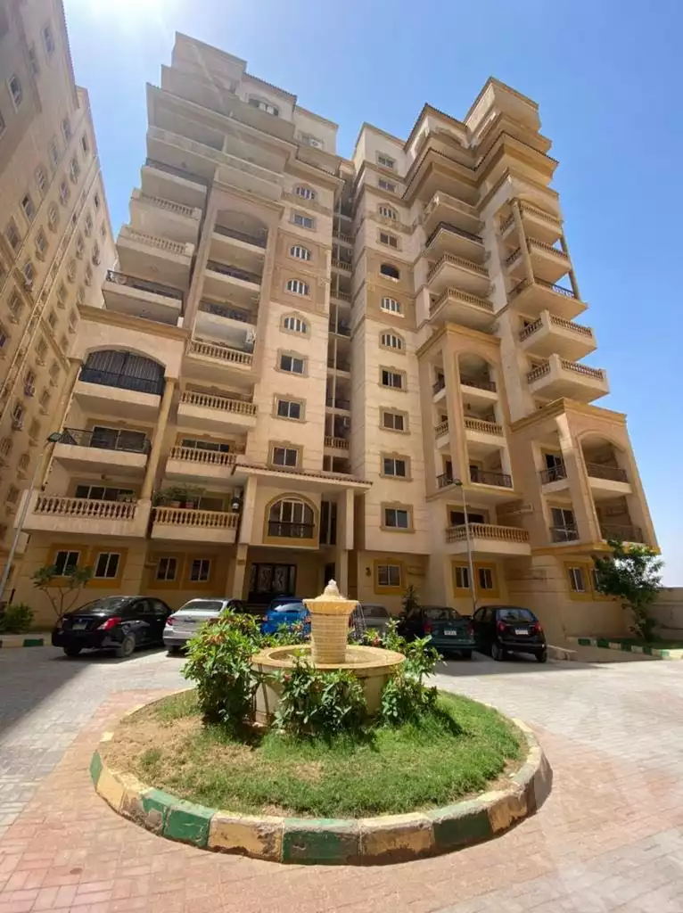 https://aqarmap.com.eg/en/listing/3721469-for-sale-cairo-al-oubour-tryq-msr-sm-yly-lshrwy-moon-city