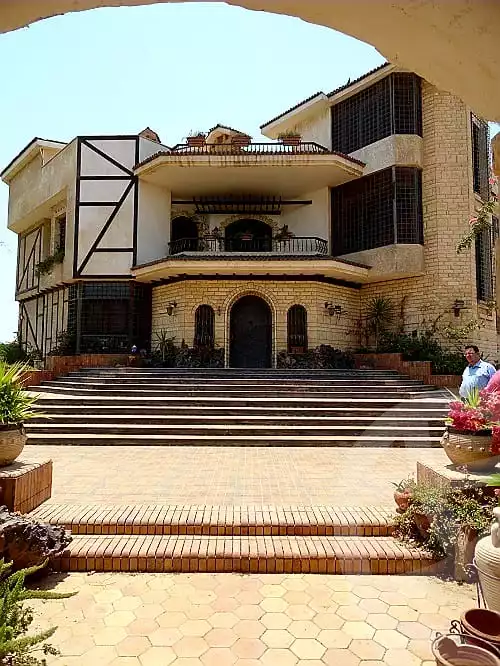 https://aqarmap.com.eg/ar/listing/3743381-for-sale-cairo-6th-of-october-tryq-wsl-dhshwr