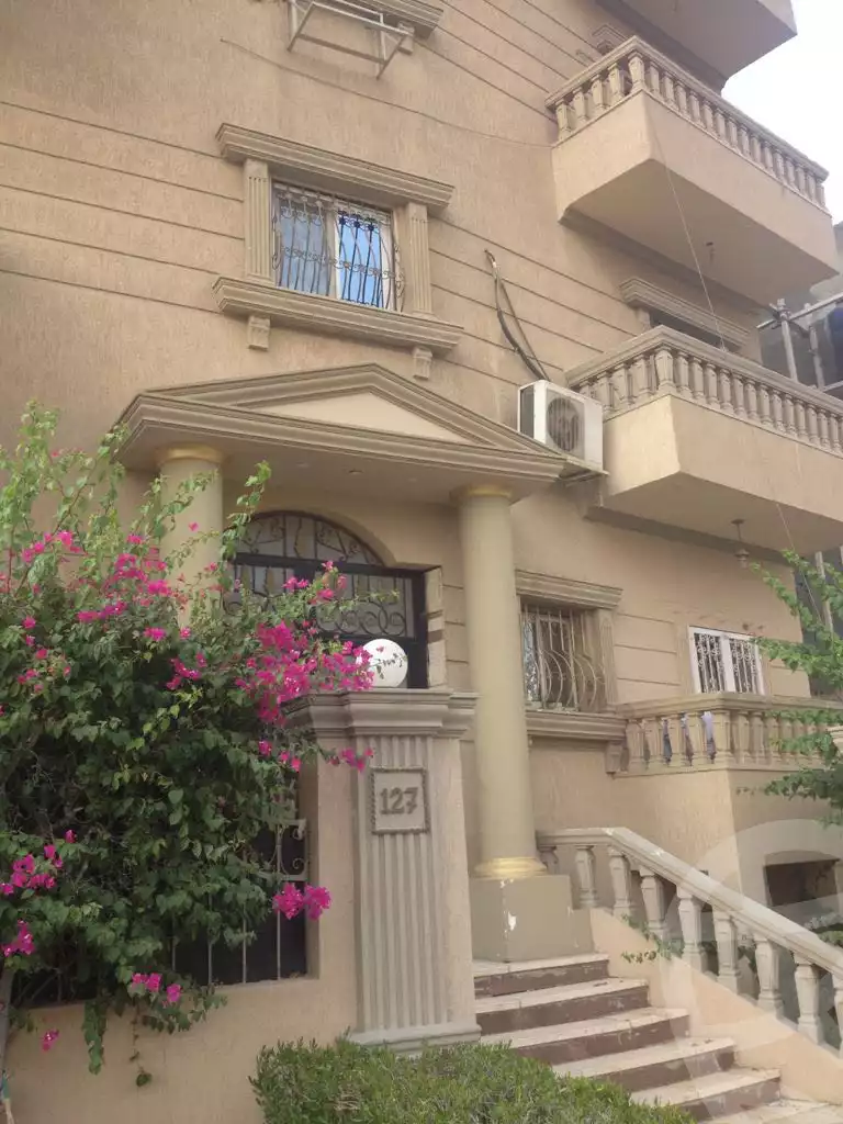 https://aqarmap.com.eg/ar/listing/3619397-for-sale-cairo-new-cairo-golden-square