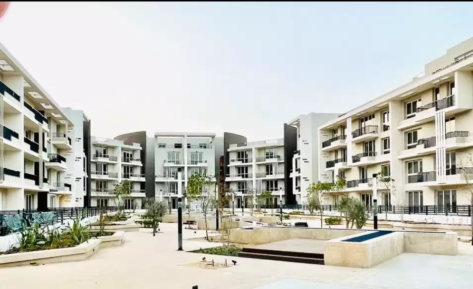 https://aqarmap.com.eg/ar/listing/3766938-for-rent-cairo-6th-of-october-compound-pyramid-hills