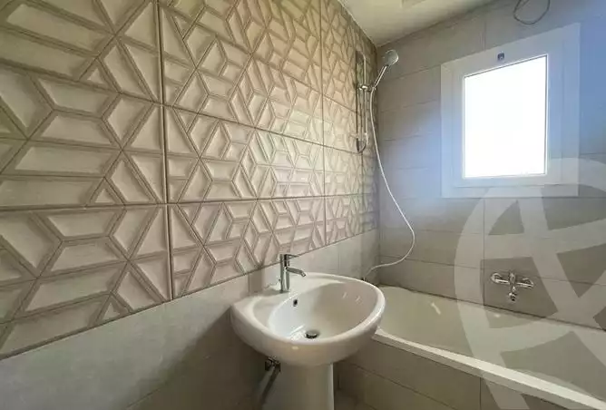 https://aqarmap.com.eg/ar/listing/3773832-for-rent-cairo-new-cairo-compounds-mountain-view-hyde-park
