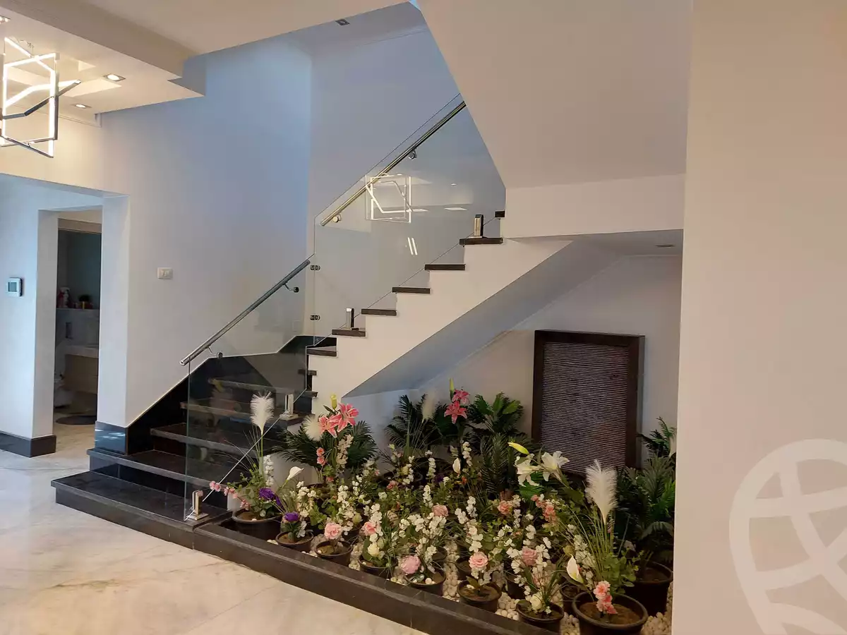 https://aqarmap.com.eg/ar/listing/3778867-for-rent-cairo-el-sheikh-zayed-city-compounds-kmbwnd-wyst-twn-swdyk