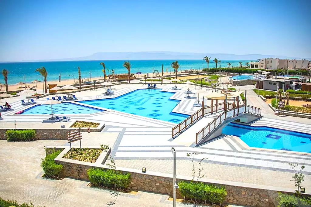 https://aqarmap.com.eg/ar/listing/2806252-projects-matarma-beach