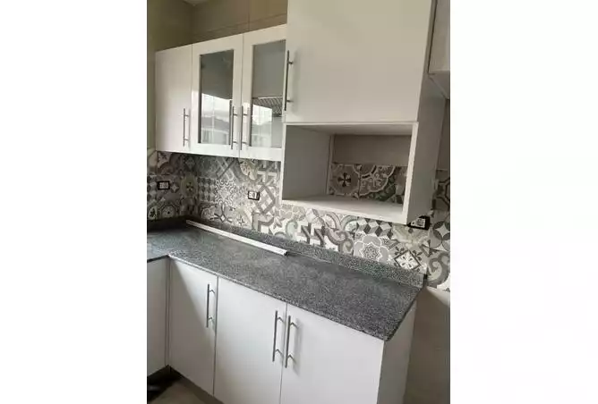 https://aqarmap.com.eg/ar/listing/3852119-for-rent-cairo-new-cairo-compounds-mountain-view-hyde-park