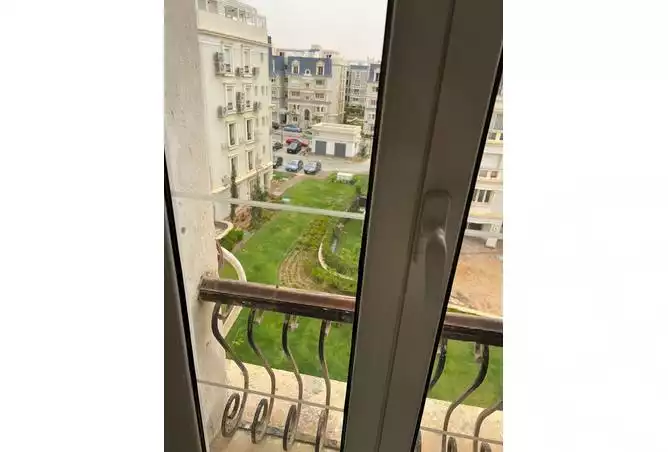 https://aqarmap.com.eg/ar/listing/3852119-for-rent-cairo-new-cairo-compounds-mountain-view-hyde-park