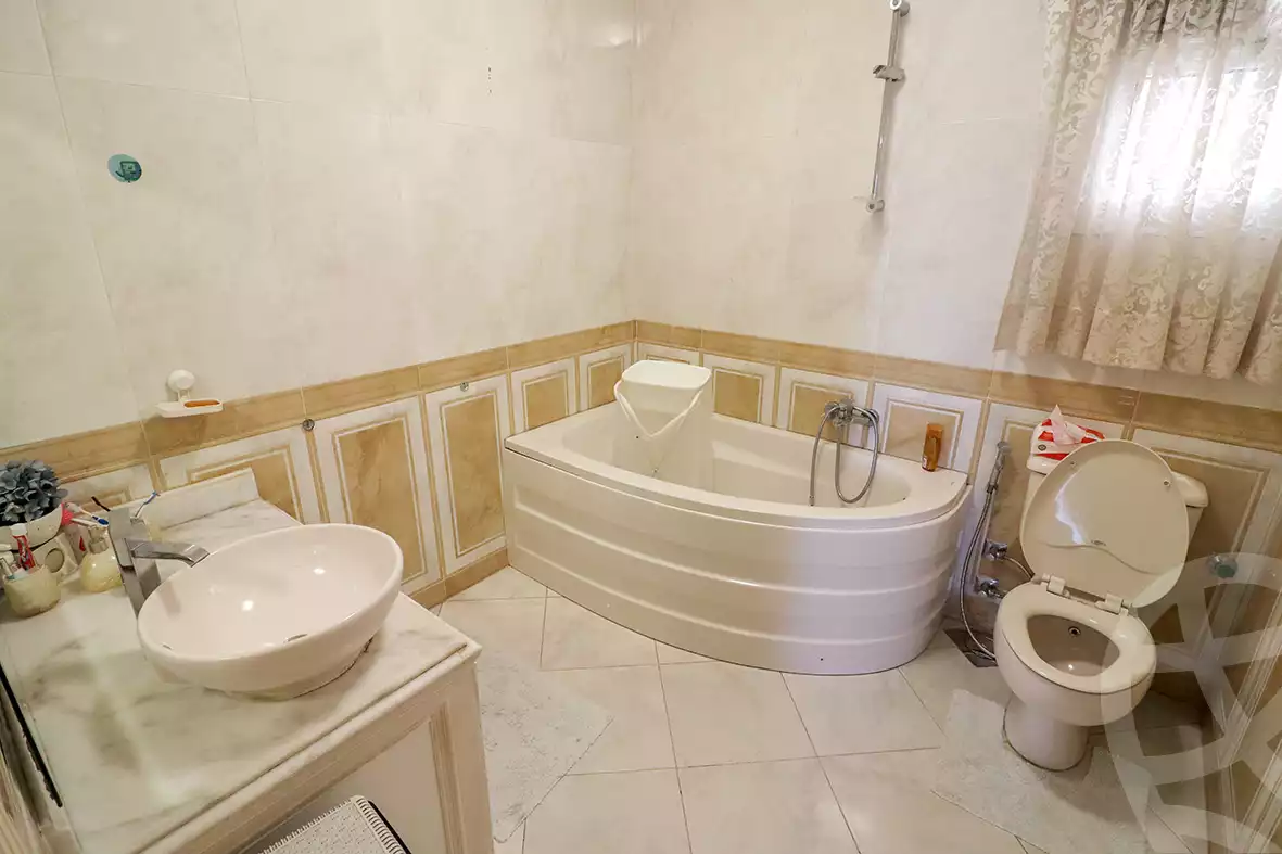 https://aqarmap.com.eg/ar/listing/3673328-for-sale-alexandria-kafr-abdo-kafr-abdou-st