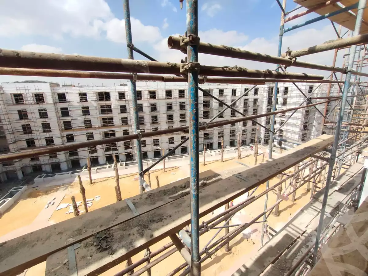 https://aqarmap.com.eg/ar/listing/3871863-for-sale-cairo-el-sheikh-zayed-city-compounds-kmbwnd-fyldj-wyst-dr-llttwyr