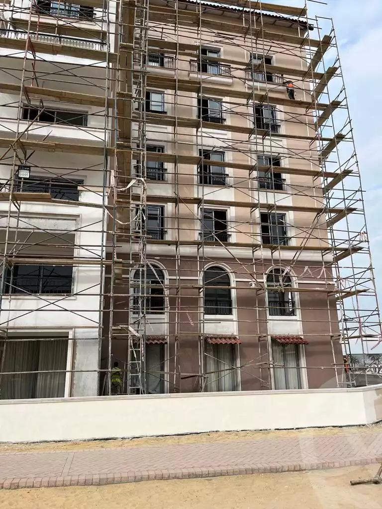 https://aqarmap.com.eg/ar/listing/3880120-for-sale-cairo-el-sheikh-zayed-city-compounds-kmbwnd-fyldj-wyst-dr-llttwyr