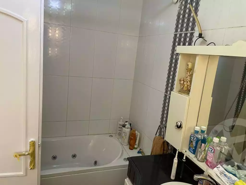 https://aqarmap.com.eg/ar/listing/3888839-for-sale-cairo-new-cairo-lrhb-city-phase-4-mostafa-kamel-st