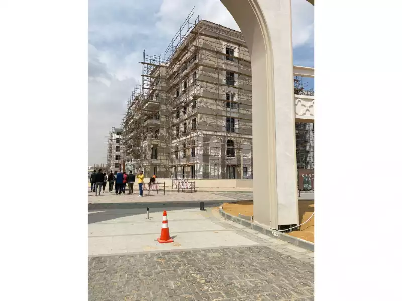 https://aqarmap.com.eg/ar/listing/3890740-for-sale-cairo-el-sheikh-zayed-city-compounds-kmbwnd-fyldj-wyst-dr-llttwyr