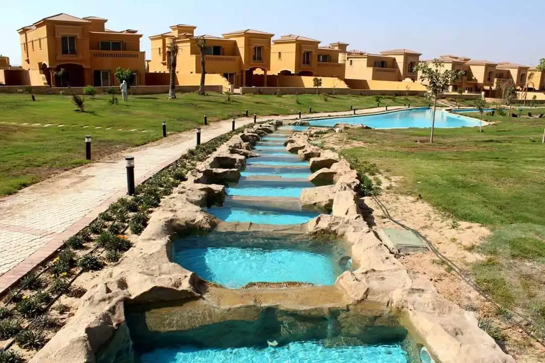 https://aqarmap.com.eg/ar/listing/3907794-for-sale-cairo-el-sheikh-zayed-city-compounds-in-sheikh-zayed-royal-meadows