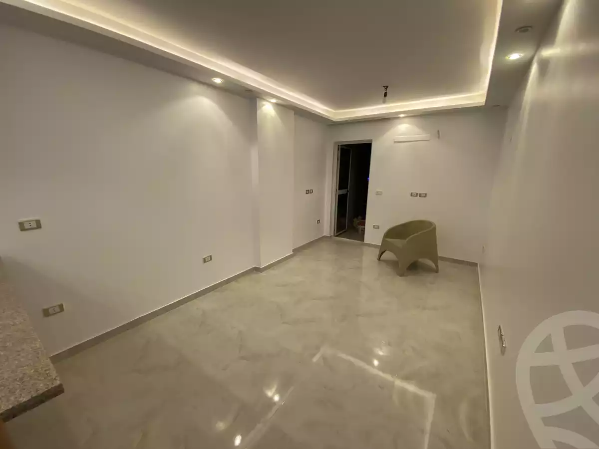 https://aqarmap.com.eg/ar/listing/3936237-for-rent-cairo-mokattam-compounds-mwntn-blz