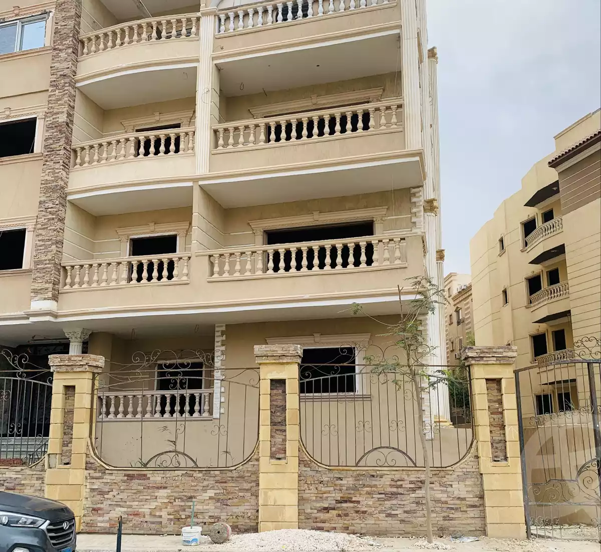 https://aqarmap.com.eg/en/listing/3950430-for-sale-cairo-el-sheikh-zayed-city-el-hay-elasher-street-100