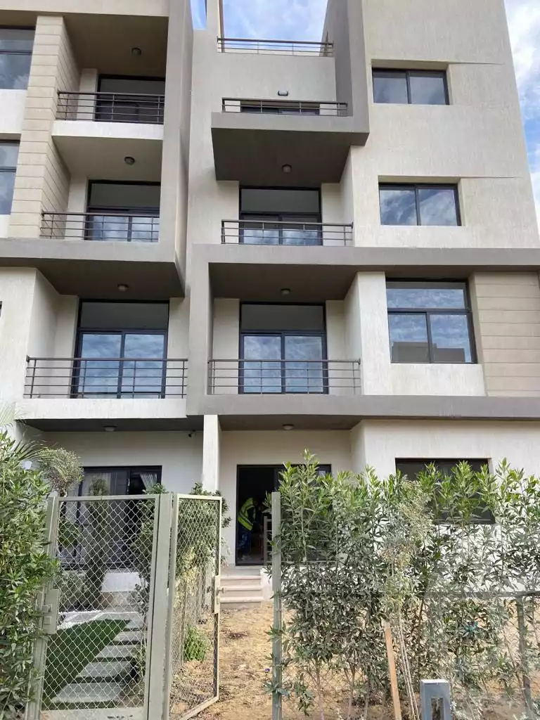 https://aqarmap.com.eg/ar/listing/3958902-for-sale-mdyn-lshrwq-compounds-alborouj