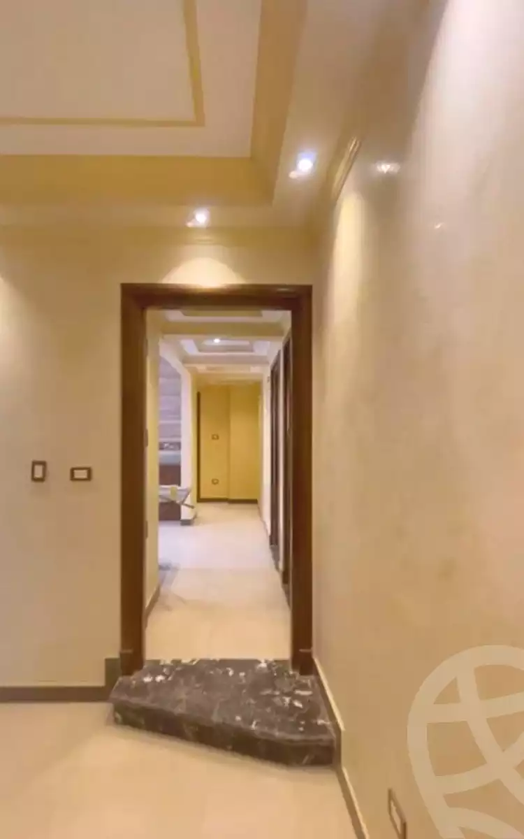 https://aqarmap.com.eg/ar/listing/3989451-for-sale-cairo-el-sheikh-zayed-city-el-hay-elasher-street-100