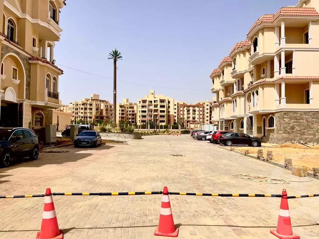 https://aqarmap.com.eg/ar/listing/4031333-for-sale-cairo-6th-of-october-compounds-bhy