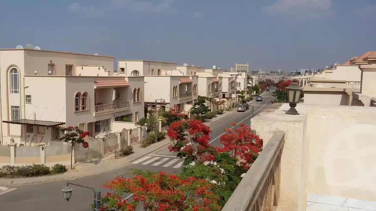 https://aqarmap.com.eg/en/listing/4044013-for-sale-cairo-el-sheikh-zayed-city-compounds-greens