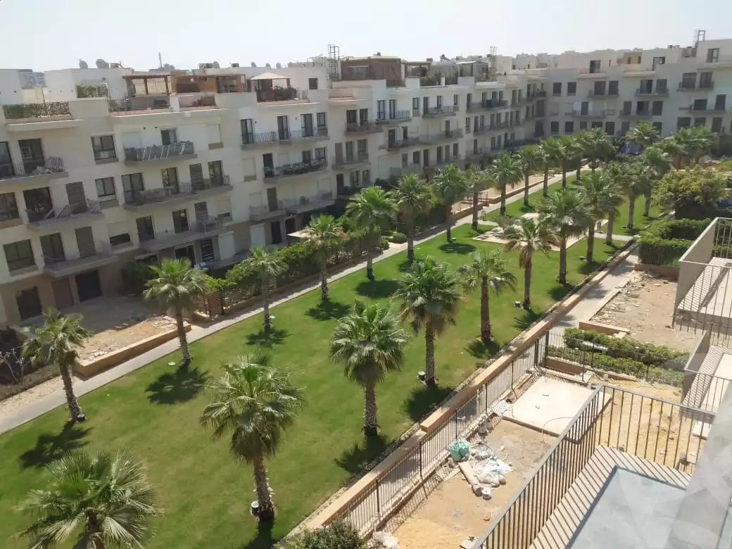 https://aqarmap.com.eg/en/listing/4045596-for-sale-cairo-el-sheikh-zayed-city-compounds-kmbwnd-wyst-twn-swdyk