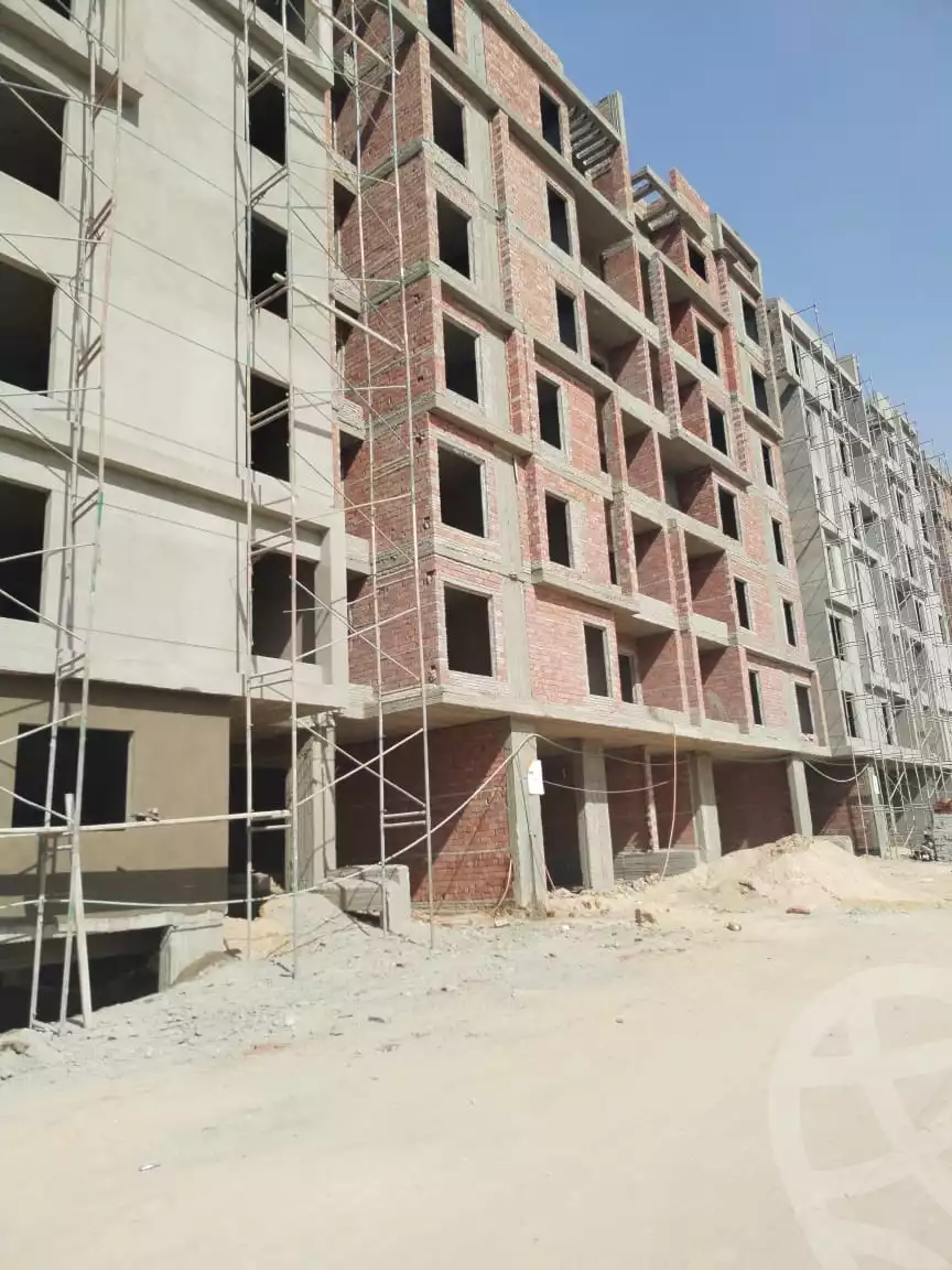 https://aqarmap.com.eg/en/listing/4051606-for-sale-cairo-ismailia-desert-road-golden-park