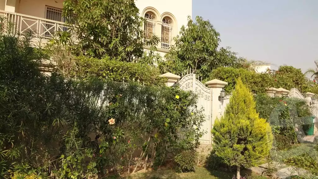 https://aqarmap.com.eg/en/listing/4053368-for-sale-cairo-el-sheikh-zayed-city-compounds-greens