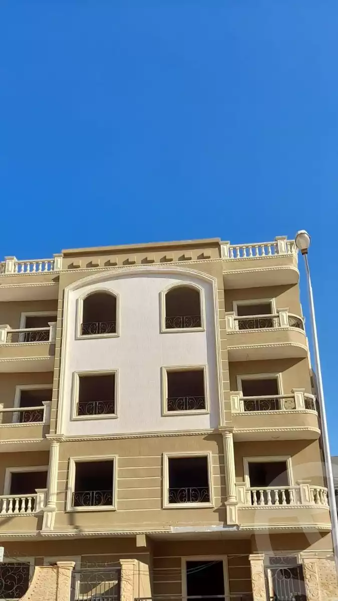 https://aqarmap.com.eg/ar/listing/4061318-for-sale-cairo-el-shorouk-lhy-lsb-neighbourhood-2-st-no-21