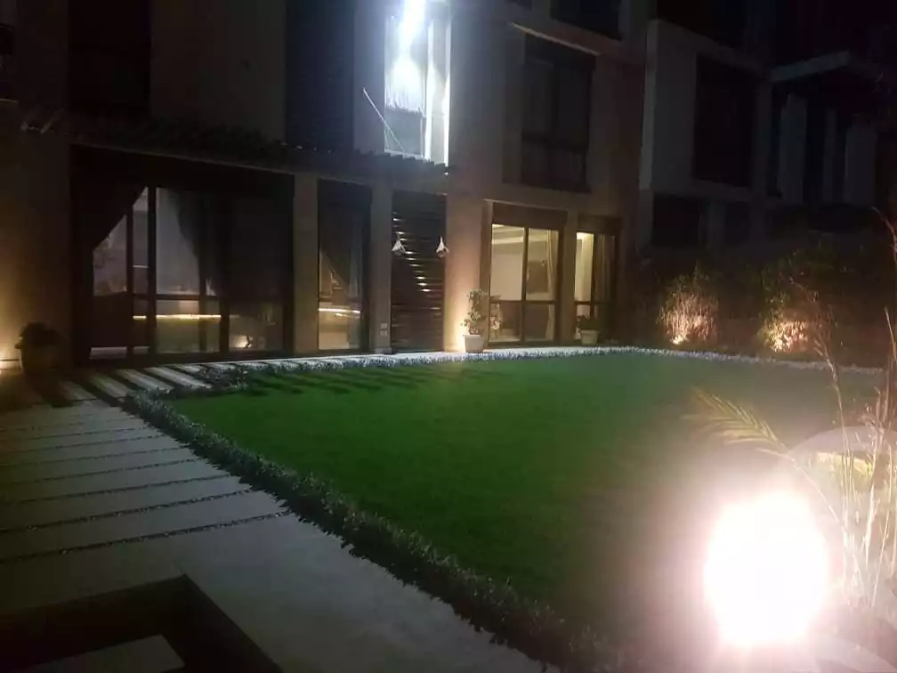 https://aqarmap.com.eg/en/listing/4073627-for-rent-cairo-el-sheikh-zayed-city-compounds-kmbwnd-wyst-twn-swdyk