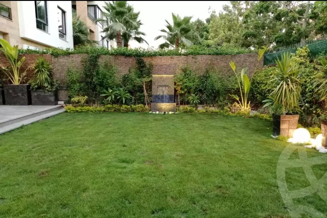 https://aqarmap.com.eg/en/listing/4107785-for-sale-cairo-el-sheikh-zayed-city-compounds-kmbwnd-wyst-twn-swdyk