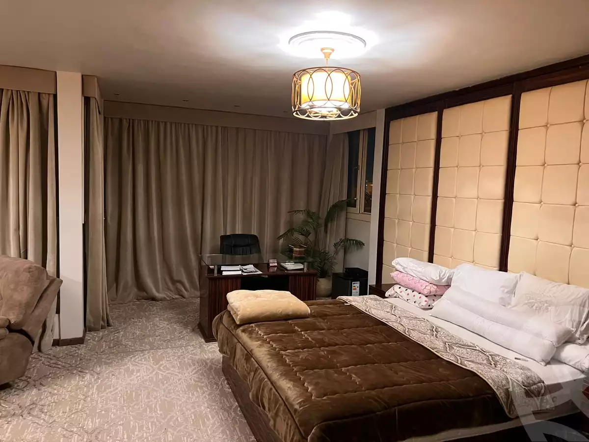 https://aqarmap.com.eg/ar/listing/4110436-for-sale-cairo-el-sheikh-zayed-city-compounds-in-sheikh-zayed-royal-city