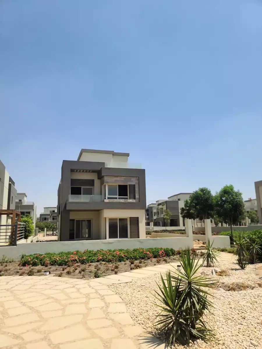 https://aqarmap.com.eg/en/listing/4115610-for-sale-cairo-new-cairo-compounds-mountain-view-hyde-park