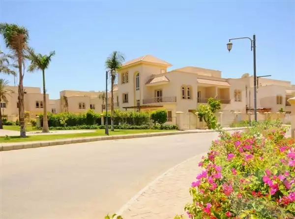 https://aqarmap.com.eg/en/listing/4119605-for-sale-cairo-el-sheikh-zayed-city-compounds-greens