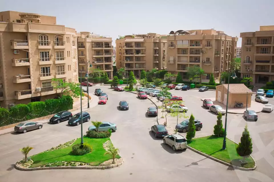 https://aqarmap.com.eg/ar/listing/4132243-for-rent-cairo-6th-of-october-compounds-dyr-2