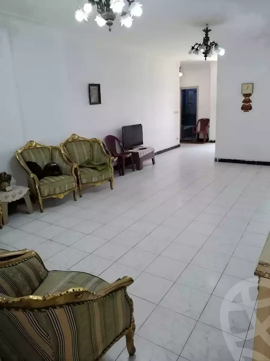 https://aqarmap.com.eg/ar/listing/4137449-for-sale-alexandria-moharram-bey-kanal-al-mahmoudeya-al-bahri-st
