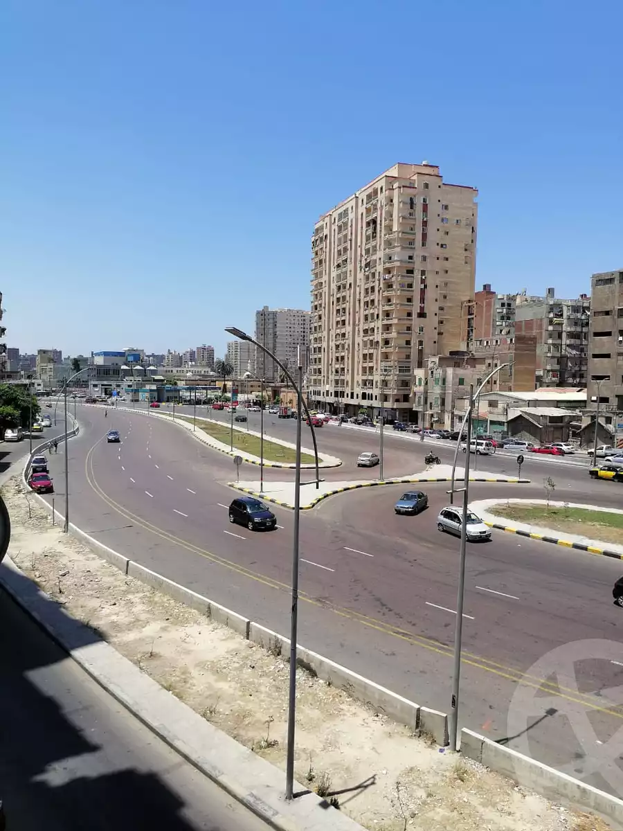 https://aqarmap.com.eg/ar/listing/4137449-for-sale-alexandria-moharram-bey-kanal-al-mahmoudeya-al-bahri-st