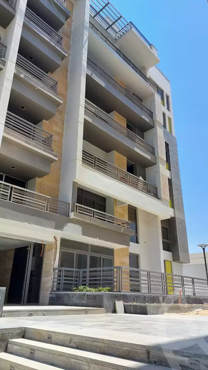 https://aqarmap.com.eg/ar/listing/4157519-for-sale-cairo-new-cairo-compounds-dh-ykwn-ryzdns-styl-hwm
