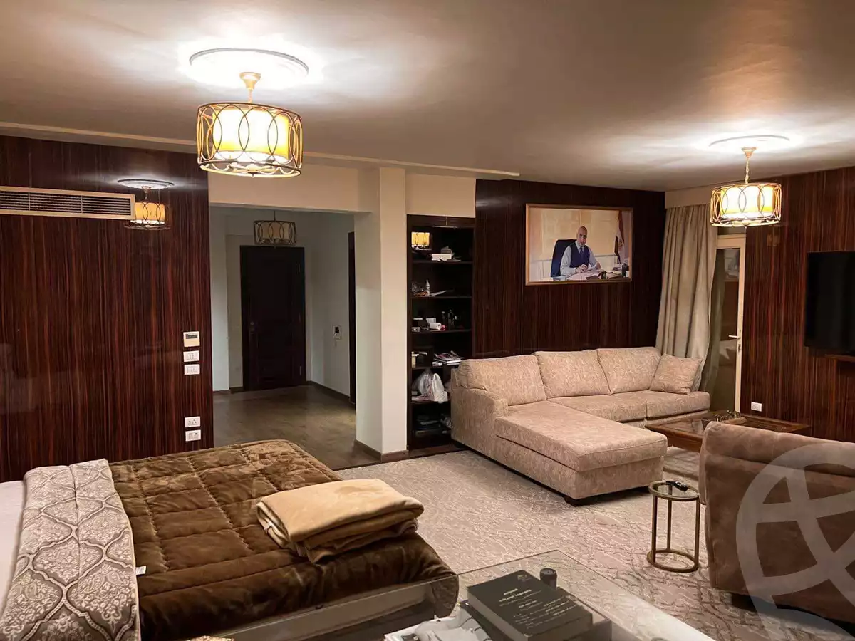 https://aqarmap.com.eg/ar/listing/4167035-for-sale-cairo-el-sheikh-zayed-city-compounds-in-sheikh-zayed-royal-city