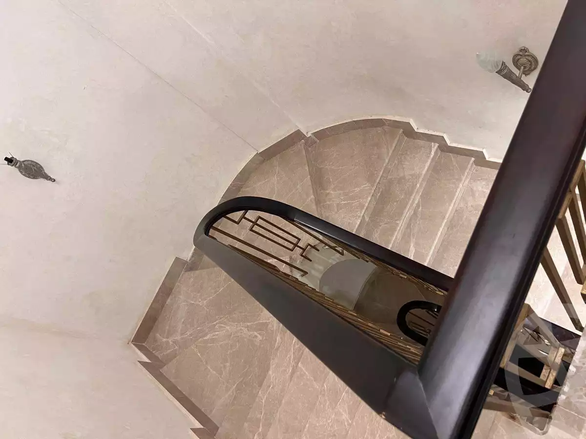 https://aqarmap.com.eg/ar/listing/4167035-for-sale-cairo-el-sheikh-zayed-city-compounds-in-sheikh-zayed-royal-city